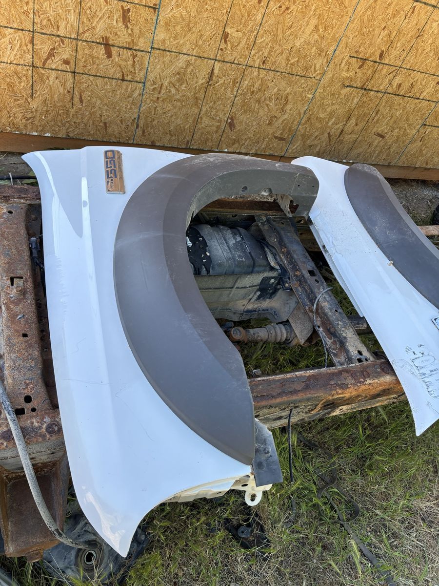 2005 F550 fenders