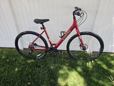 2021 Trek Verve 2 Disc Lowstep – Excellent Condition, Smooth Ride!