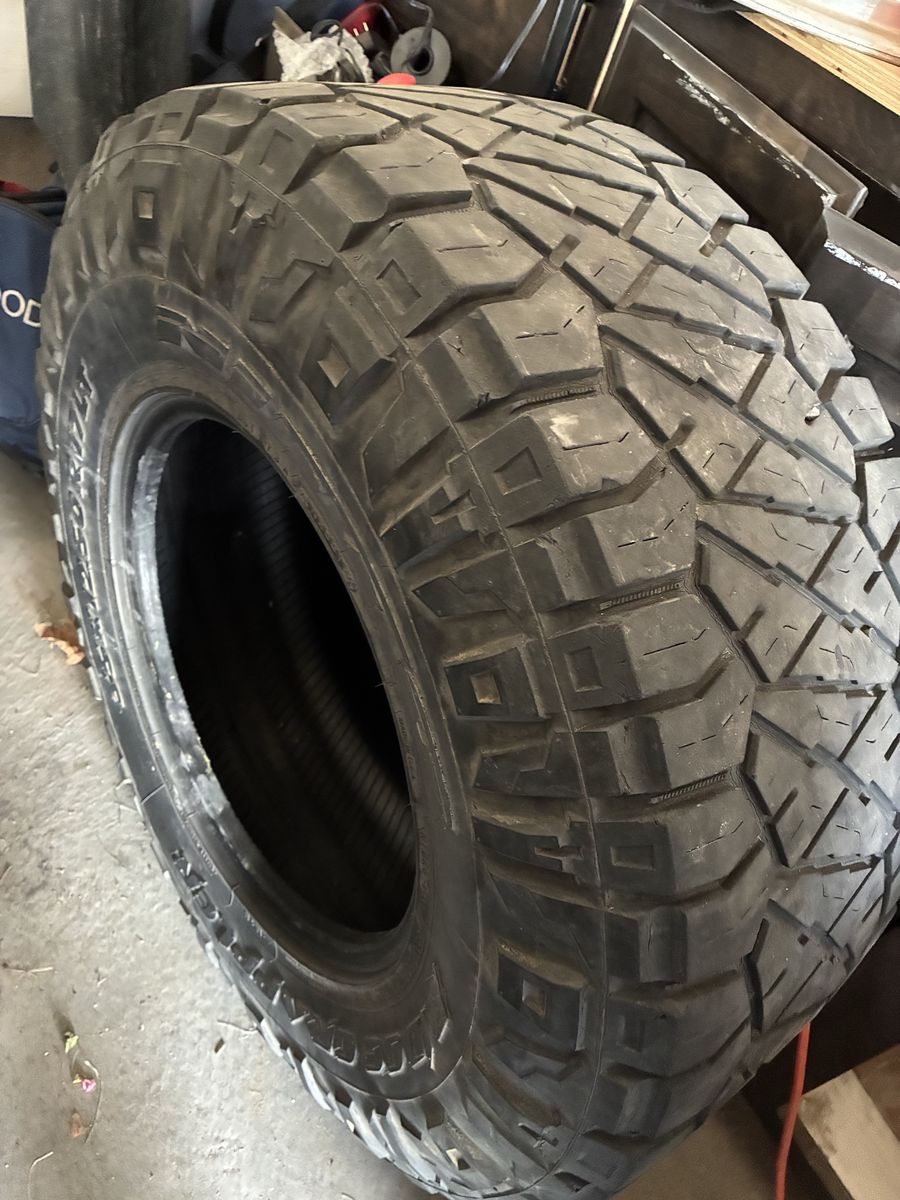 35 x 12.5 R 17 Nitto Trail Grappler 