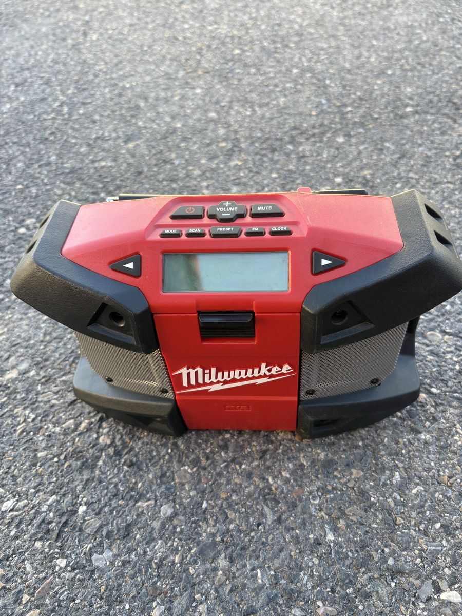 Milwaukee M12 Radio