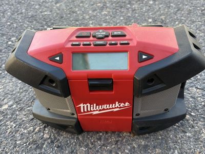 Milwaukee M12 Radio