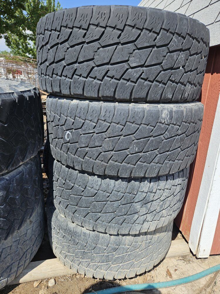 4 NITTO Trail Grappler 305/55/20 33x12x20 Truck Tires