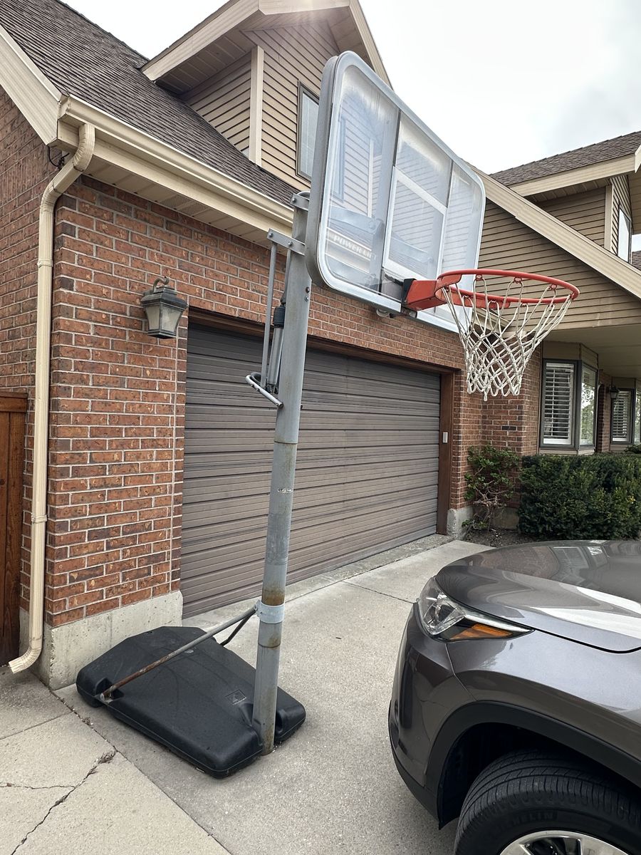 Basketball Standard adjustable mfg Lifetime