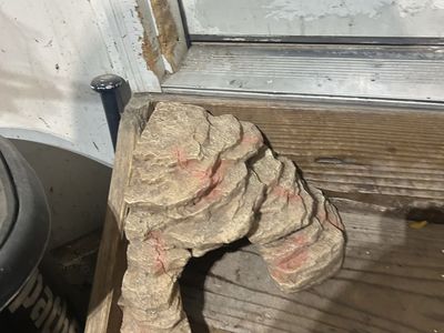 Corner hide