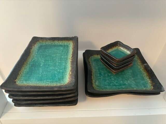 Kosui Sushi Set, Turquoise Rust Crackle- USED