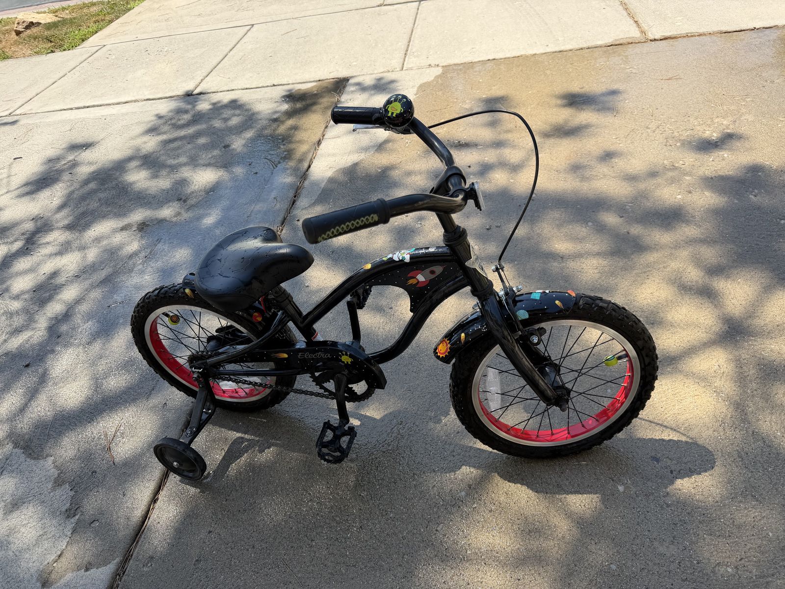 Electra Starship 1 16-inch Kids bike with training wheels