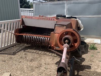 MASSEY FERGUSON BALER SMALL 2 STRING BALES (Make offer)