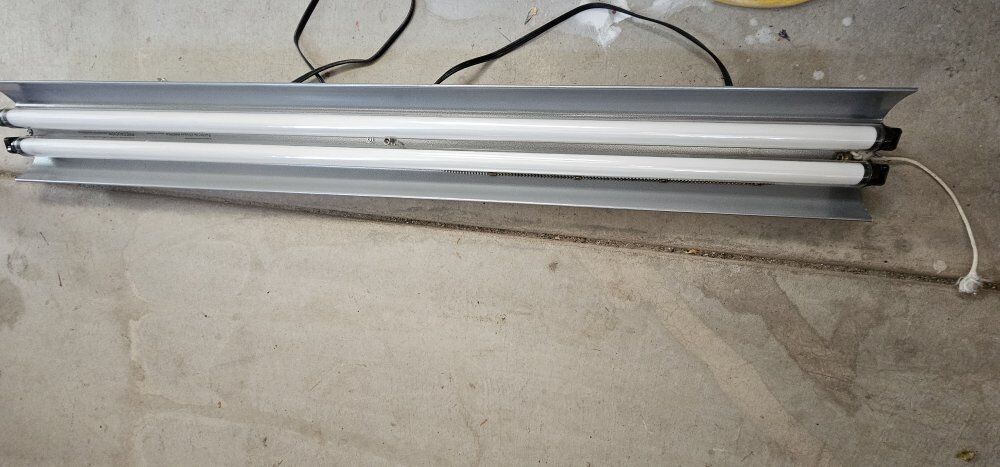 48-in fluorescent light fixtures with bulbs