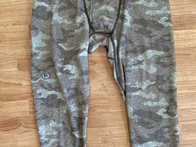 EUC! Backcountry Men’s Merino Base Climbing Paint