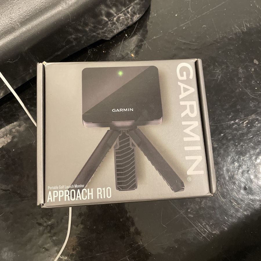 Garmin Approach R10 Portable Golf Launch Monitor - Track Your Swings Indoors & Out