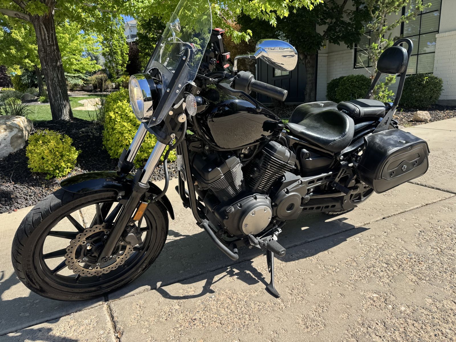 Yamaha V-Star 950 in excellent condition