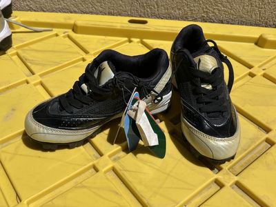 Baseball cleats