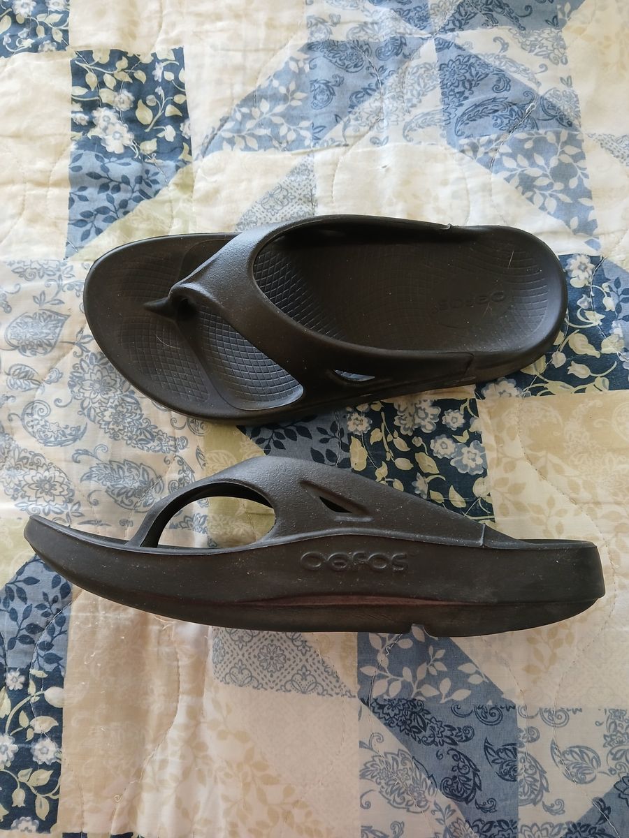 Oofos Recovery Sandal