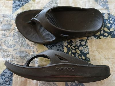 Oofos Recovery Sandal