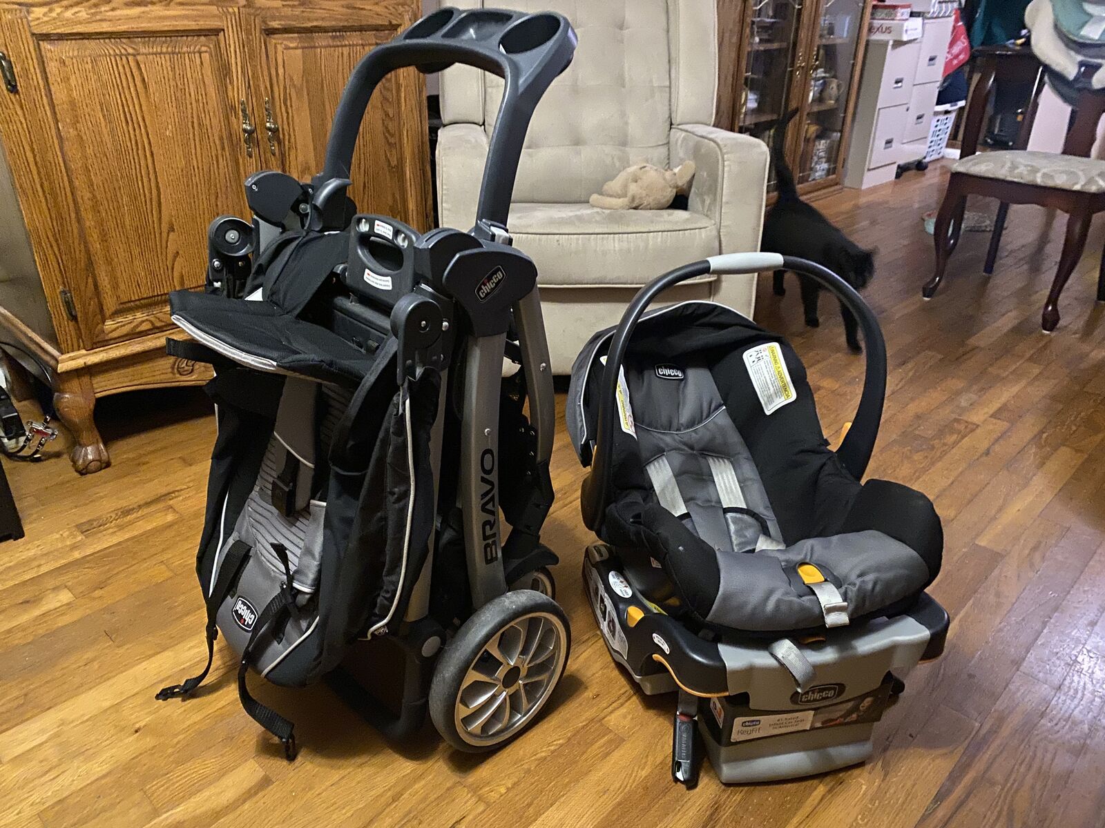 Chicco bravo car seat with base and stroller