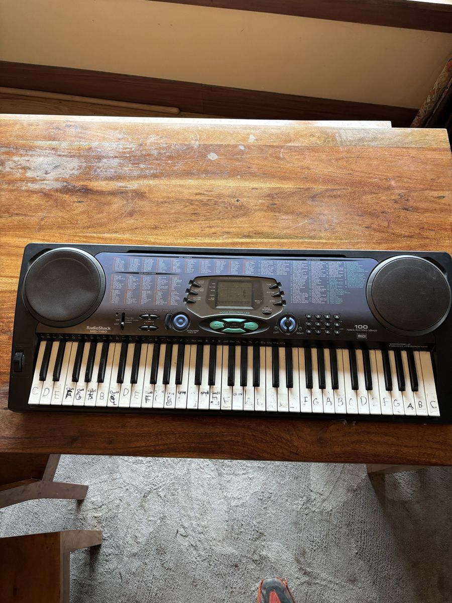 RadioShack MD-1160 Electronic Keyboard with MIDI In/Out - Used