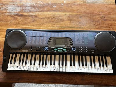 RadioShack MD-1160 Electronic Keyboard with MIDI In/Out - Used