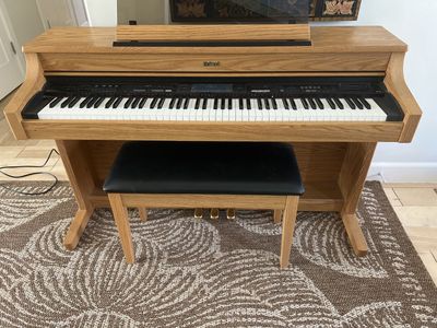 Roland KR-575 digital piano