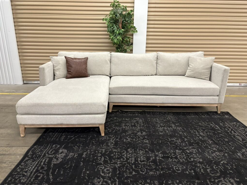 Modern Clean Sectional (Free Delivery)