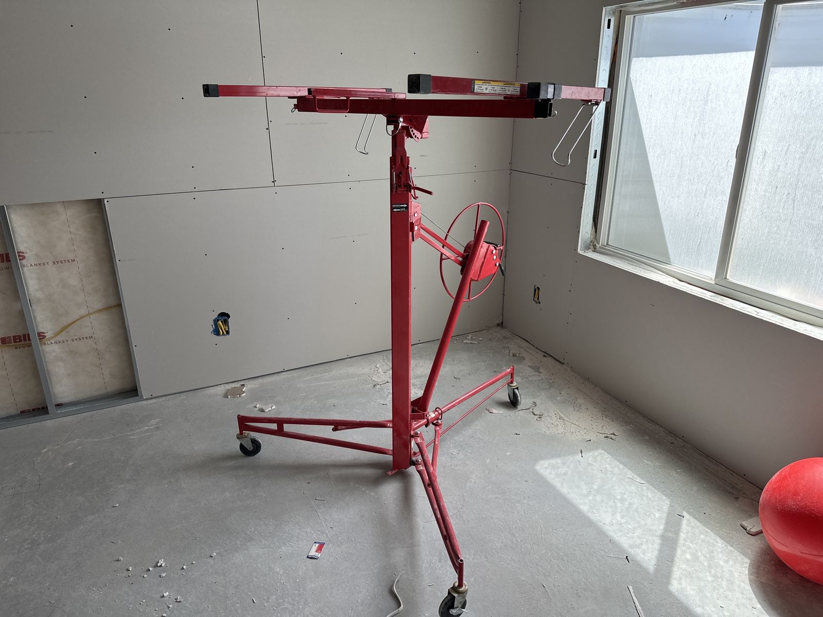 Sheet rock hoist 