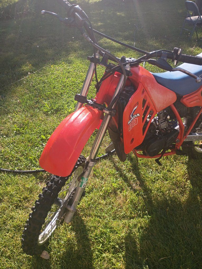 Vintage Honda CR80 2-Stroke Dirt Bike - Red/Blue