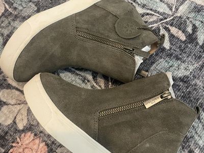 New J slides nyc platform sneakers
