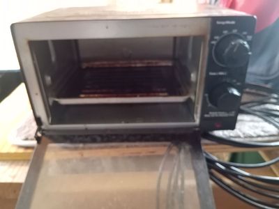 Toaster oven with pan asking 15 if interested text 385-386-1782