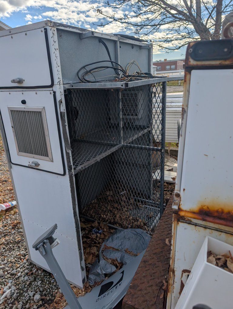 Animal control box for small pickup. Has light bar on it also,  I have all the wiring for the light bar.  From a 2008 ranger