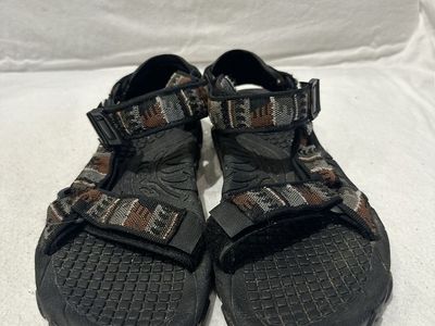 Teva women’s size 9 gray/brown/black geometric, print sports sandals