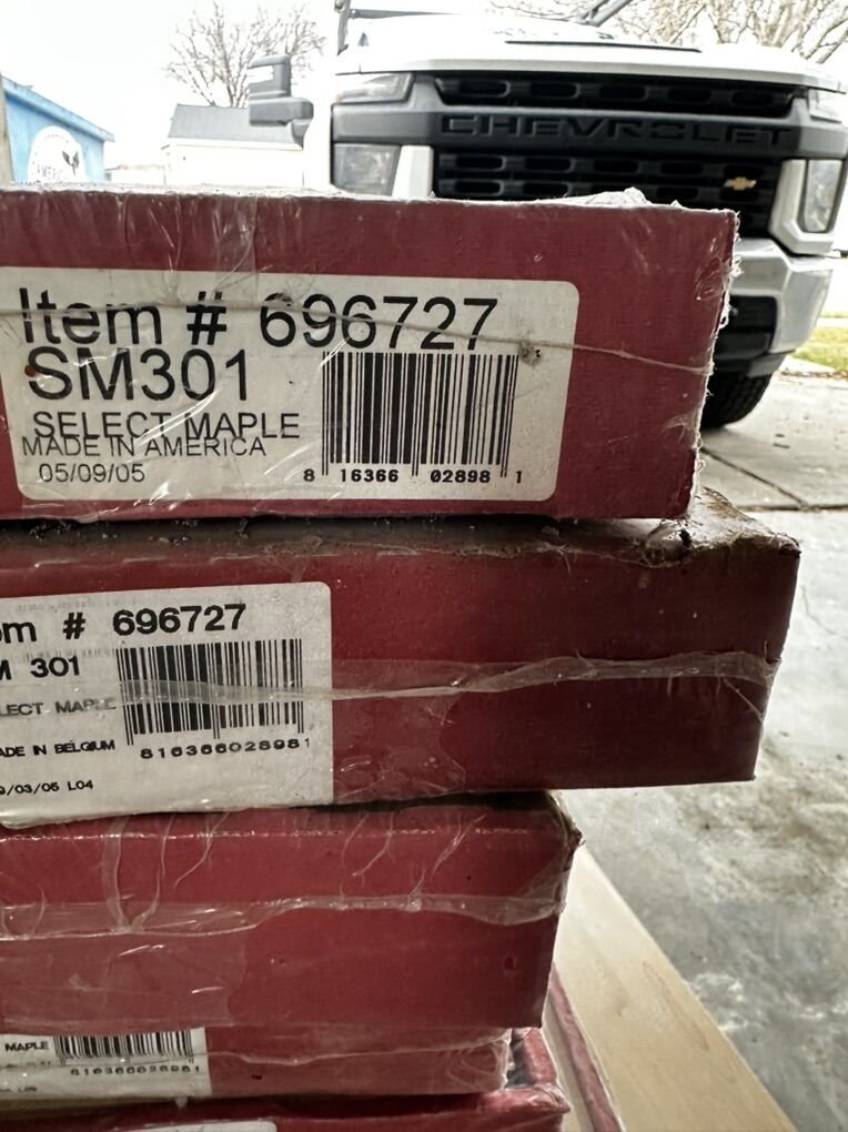 Harmonics glueless Laminate FloorIng 250 SF New