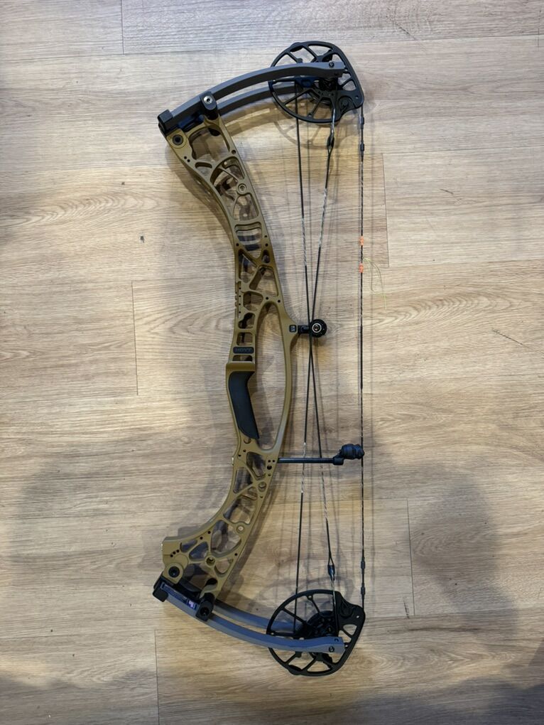 Hoyt AX2 32