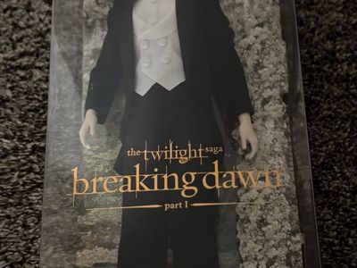 Twilight Breaking Dawn Edward Doll Unopened