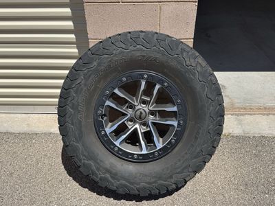 5 315 / 70 R17 Jeep 392 tires and wheels