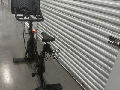 Peloton Indoor Cycling Bike (Original Model) – Touchscreen, Excellent Condition