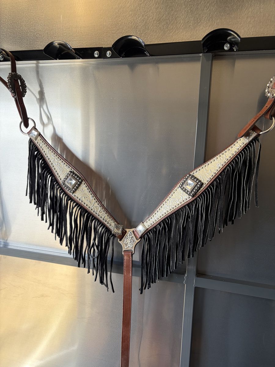 Horse breast collar