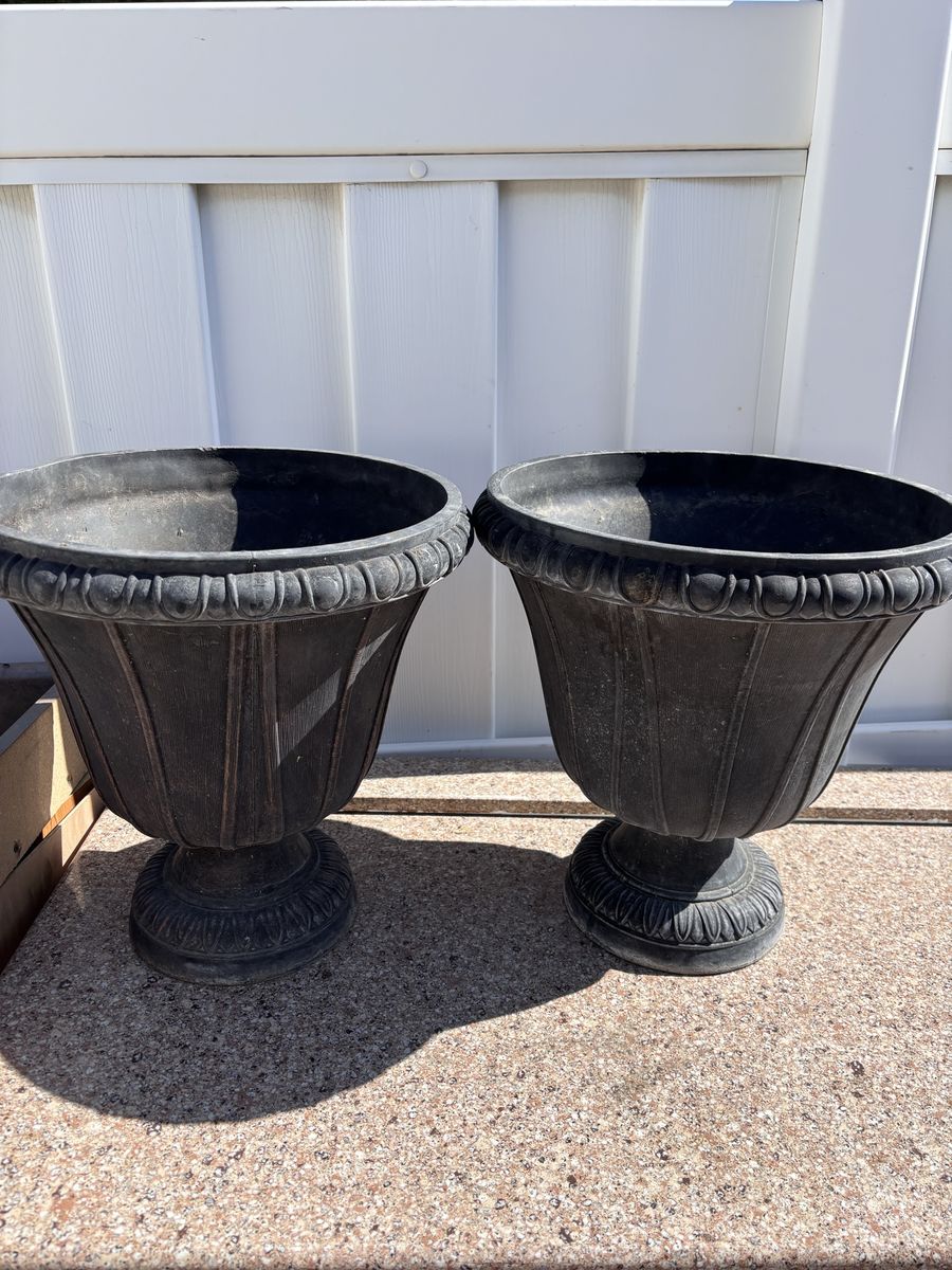 Pair of urn style planter pots $40/both.