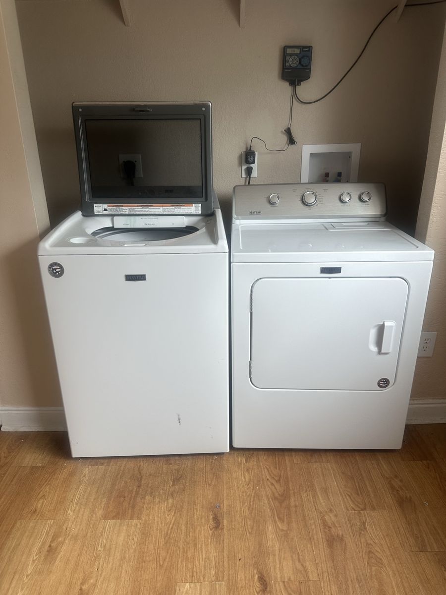 Maytag MVWB865GW0 MEDC465HW0 4.7 Cu. Ft. Top Load Washer and Dryer Set - White