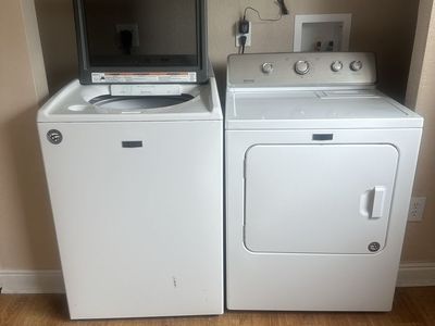 Maytag MVWB865GW0 MEDC465HW0 4.7 Cu. Ft. Top Load Washer and Dryer Set - White
