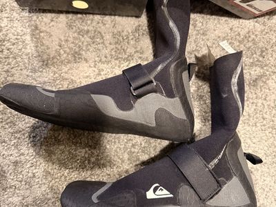 Quiksilver Syncro Series 3mm Split Toe Wetsuit Boots Size 9 Men's Water Shoes