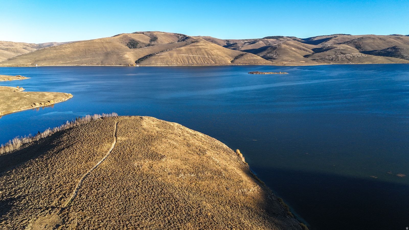 Lakeside property for Sale in Scofield!