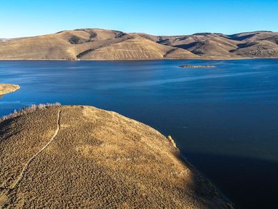 Lakeside property for Sale in Scofield!