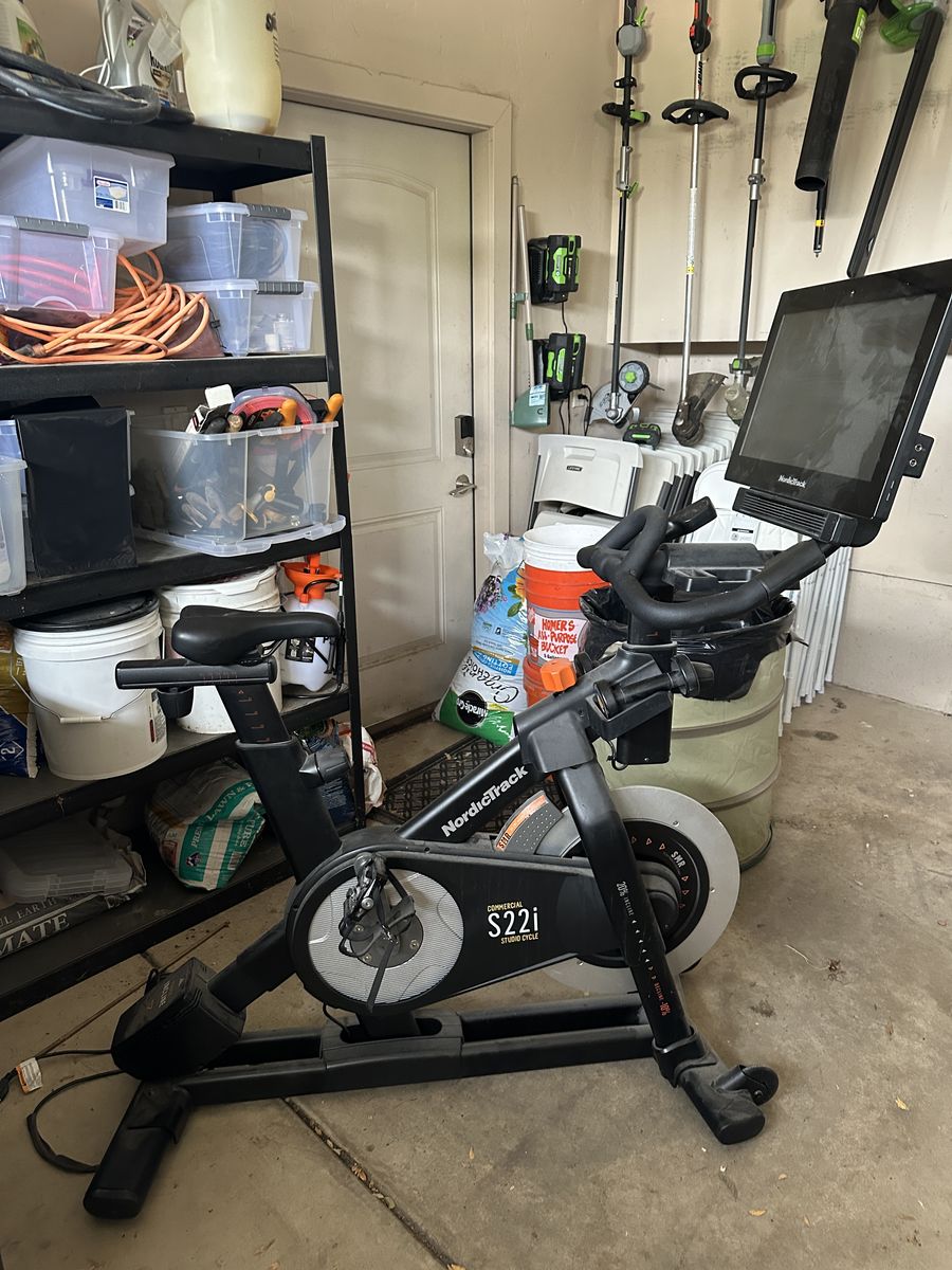 Nordic Track s22i stationary bike