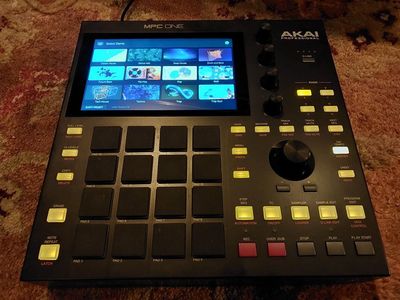 Akai MPC One Beatbox Beats Drum Machine Sampler Electronic Music Synth
