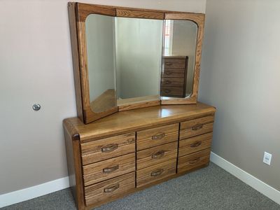 Very nice solid wood 4 piece bedroom set