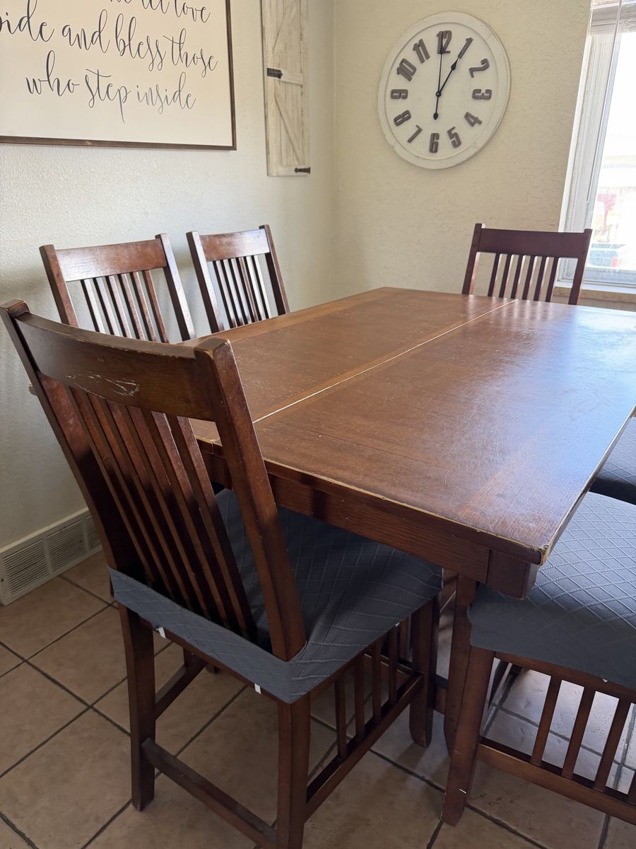 Wooden Dining Table with 6 Chairs - Expandable Leaf Design