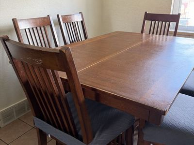 Wooden Dining Table with 6 Chairs - Expandable Leaf Design