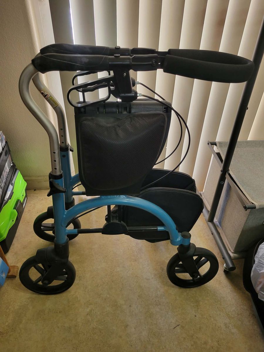 Foldable walker with wheels