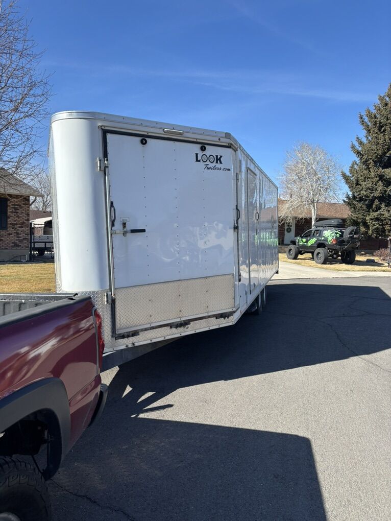 2016 Look Trailer 27 Feet
