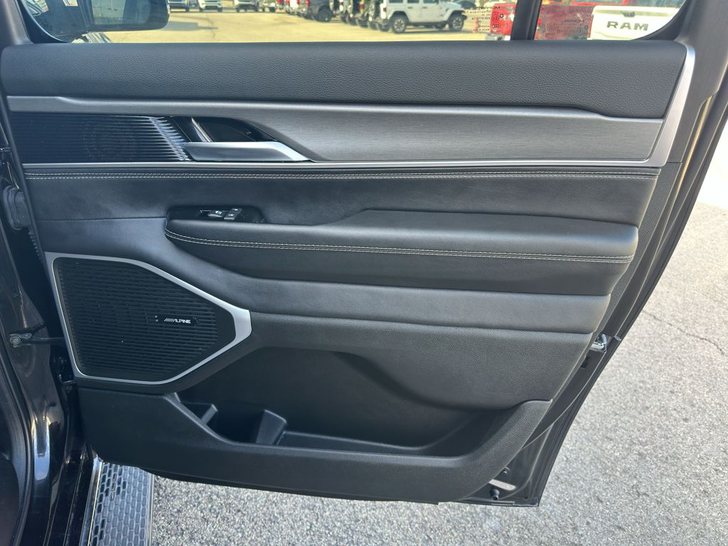 Main image 32