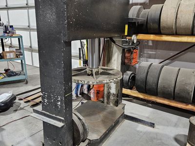 FORKLIFT TIRE PRESS / INCLUDES RINGS & PLATES